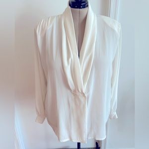 Stylish creamy white blouse size 26